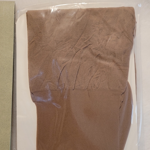 Legacy Legwear Body Shaper Pantyhose Size B Color Warm Beige New In Box - Picture 7 of 10